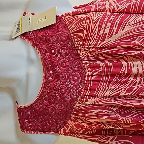 3/$20 Greige M Palms Lace Top - Picture 4 of 10